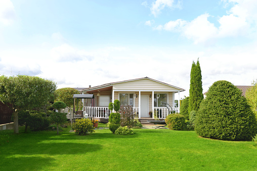 THE STRUCTURE OF HOME AND GARDEN
